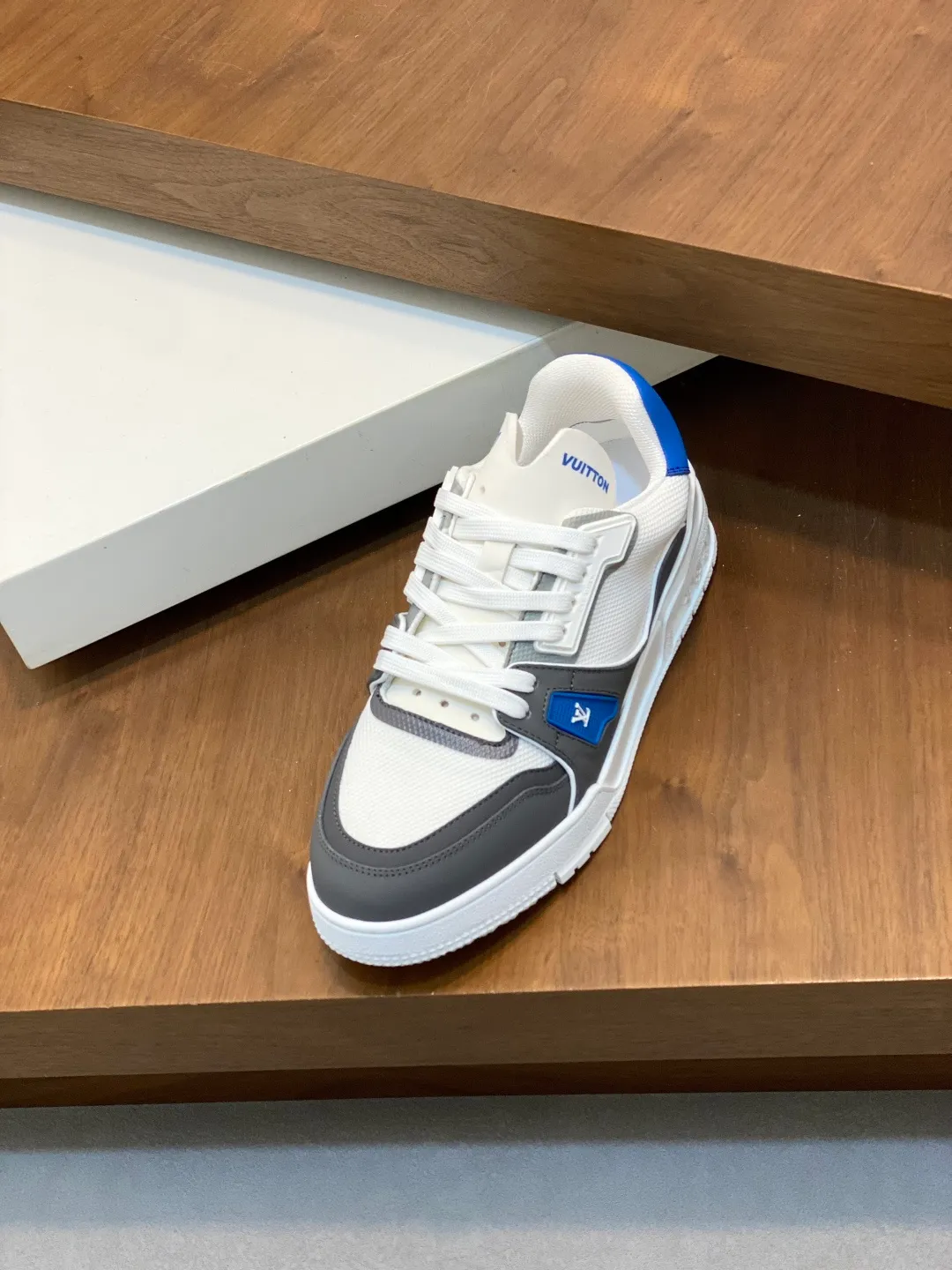 Men's shoes 💰900 Loui* Vuitto* - Louis ** donkey house New color matching men's trainer sneakers, this LV Trainer sneaker is made of calfskin and breathable mesh, showing pure colors, the #54 logo on the back traces the brand's birth in 1854, the designer's handwritten brand logo embellishes one side, designed by Virgil Abloh himself, a very commemorative sneaker, the new lv Louis Vuitton loui* vuitto* trainer sneaker low casual sports culture versatile basketball sneakers Size: 39-44 (customized at 38.45)